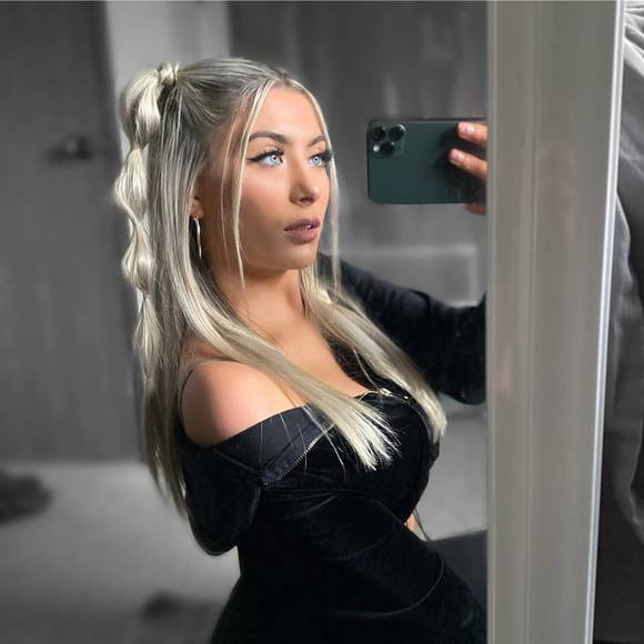 Profile Picture of Faith Axtman (@faithaxtman) on Poshmark