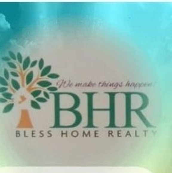 Profile Picture of Jeannette Aviles (@jlbless28) on Poshmark