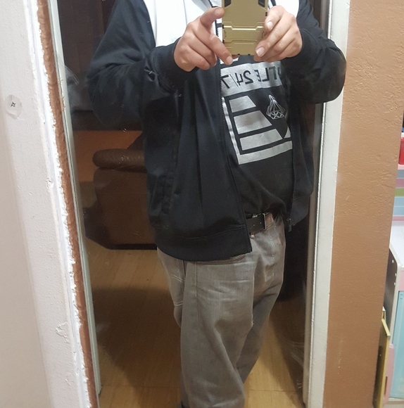 Profile Picture of Alvaro Garay (@bundyg) on Poshmark