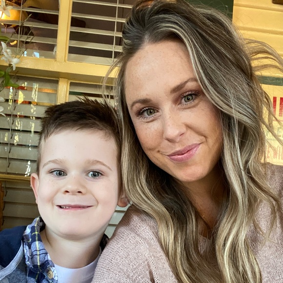 Profile Picture of Deborah Matusek (@dmatusek5) on Poshmark