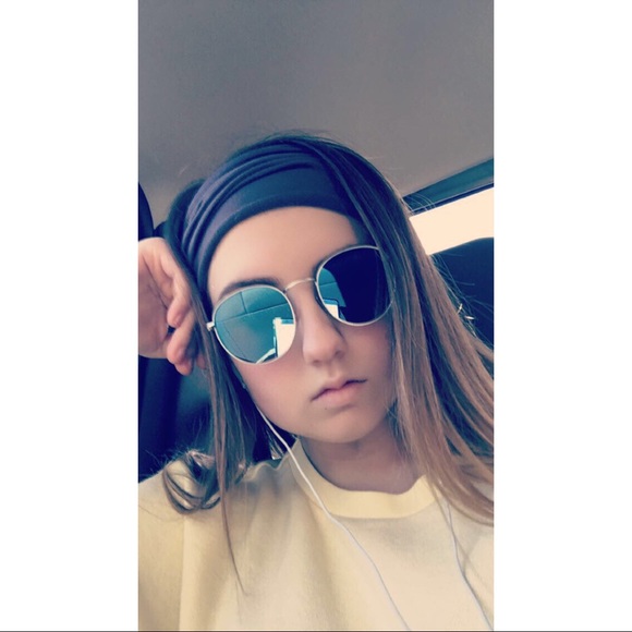 Profile Picture of Mya Merenda (@myamerenda) on Poshmark