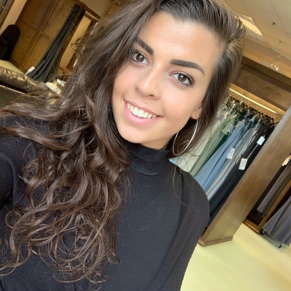 Julia Popova - Poshmark Profile Picture of Julia Popova (@julia_popova16) on Poshmark