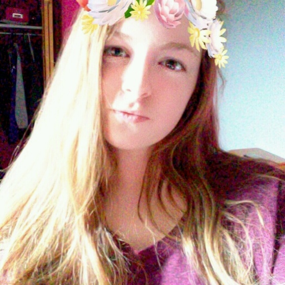 Profile Picture of Sydney Brelinsky (@sydneybrelinsky) on Poshmark