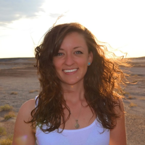 Profile Picture of Meredith Earley (@meredith_earley) on Poshmark