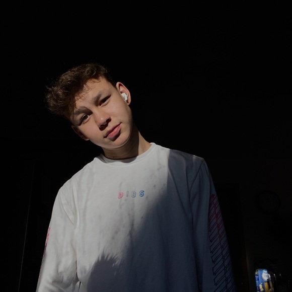 Profile Picture of Matthew Krol (@matthewkrol) on Poshmark