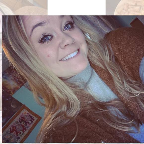 Profile Picture of Steph Lekanka (@slekanka) on Poshmark