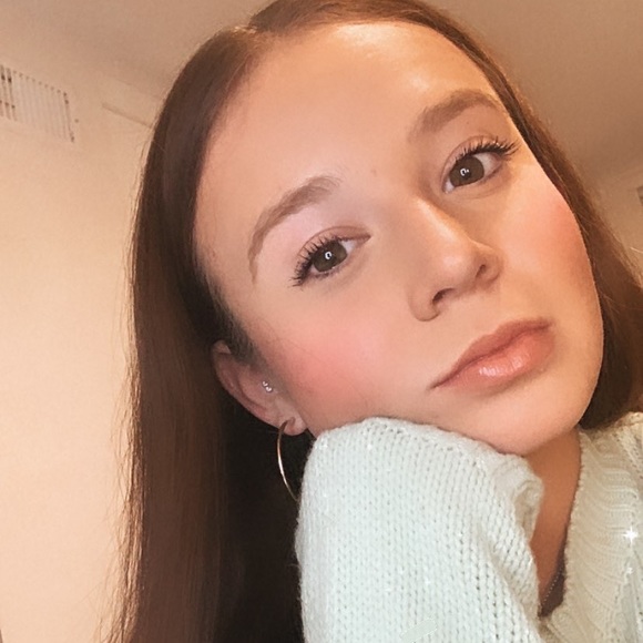Madison Hilliard - Poshmark Profile Picture of Madison Hilliard (@madisonhilli434) on Poshmark