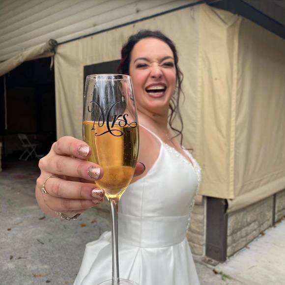 Profile Picture of Amanda Hamm (@mandahamm1110) on Poshmark