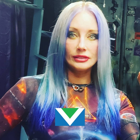 Profile Picture of Liz Lorton (@lizlorton713) on Poshmark