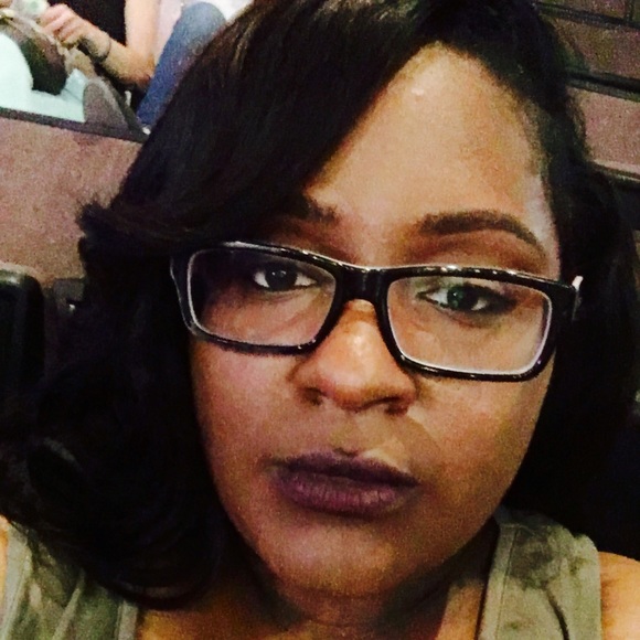 Profile Picture of Jeanette Rutledge (@thatdarnjanet) on Poshmark