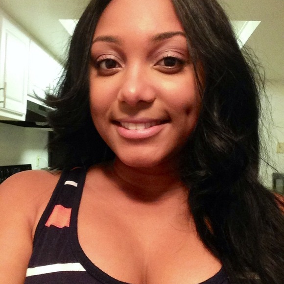 Profile Picture of Ashley Chicoye (@_bellevogue) on Poshmark