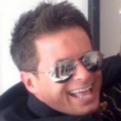 Profile Picture of Damian H Ross (@DamianThumbsUP) on Twitter