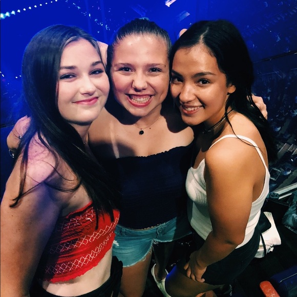 Profile Picture of Kate Kavashansky (@katekavashansky) on Poshmark