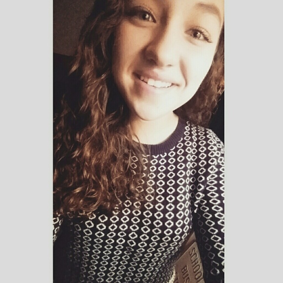 Profile Picture of Angela Grissinger (@anggrissinger) on Poshmark