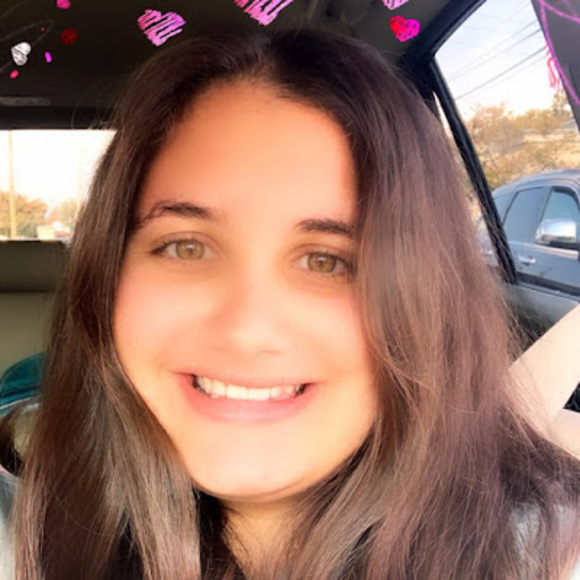 Profile Picture of Claire Mcpolin (@claire_mcpolin) on Poshmark