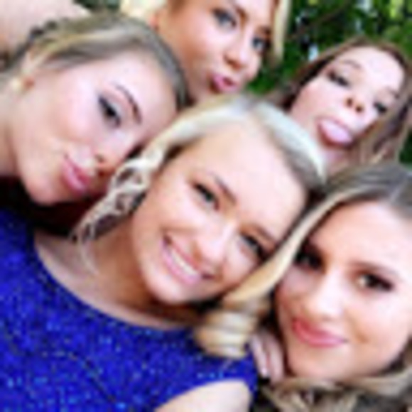 Profile Picture of Nicolette Anello (@nicoletteanello) on Poshmark