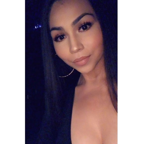 Profile Picture of Luz Saucedo (@luuuz90) on Poshmark