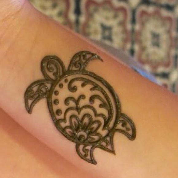 Profile Picture of Alex Hay (@alexys_21) on Poshmark