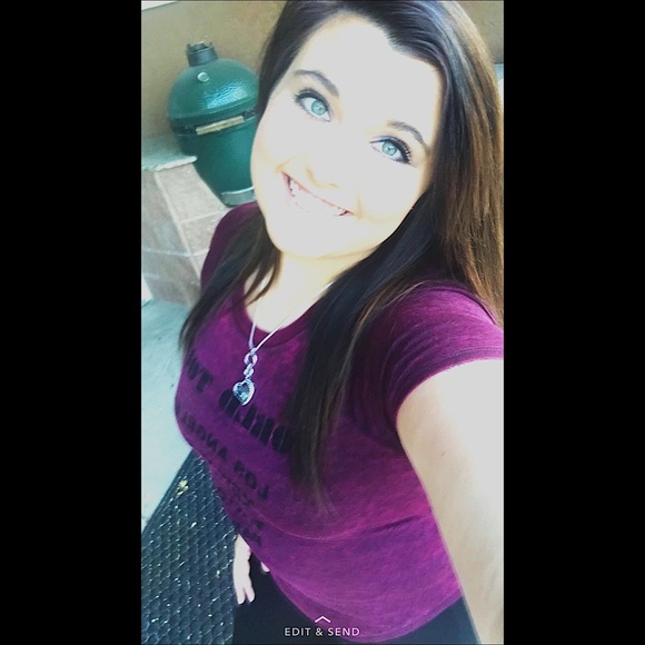 Profile Picture of Sammi Macchietto (@sammijomacch) on Poshmark