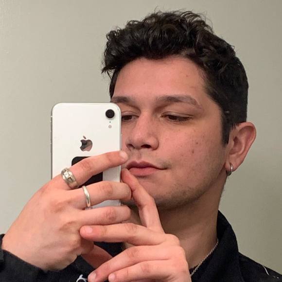 Profile Picture of Robert Morales (@versacpie913) on Poshmark