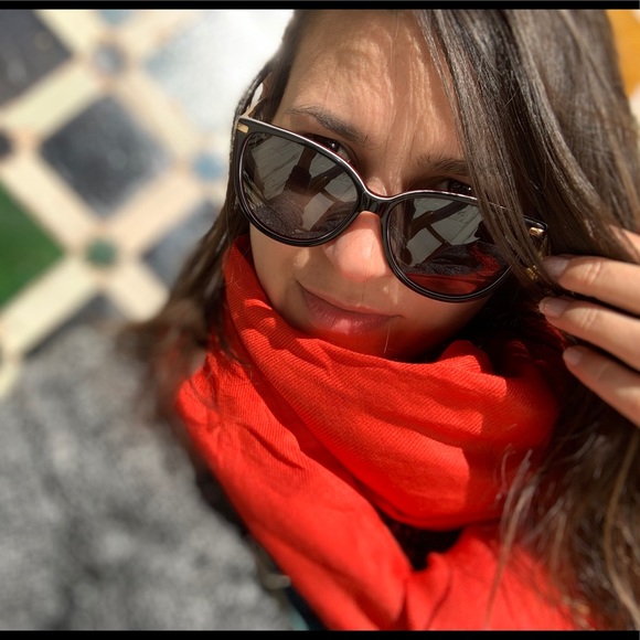 Profile Picture of Ismary Robaina (@irp24) on Poshmark