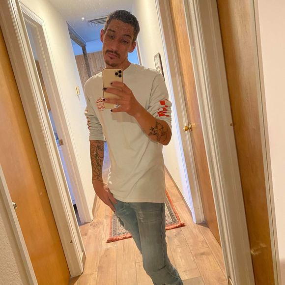 Profile Picture of Andrew Hanson (@andrewhanson978) on Poshmark