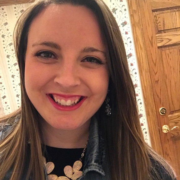Profile Picture of Katie Titzer (@katietitzer96) on Poshmark
