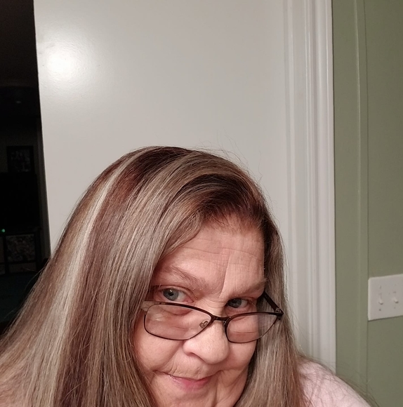 Profile Picture of Jacqueline Wakeham (@laughenbear) on Poshmark