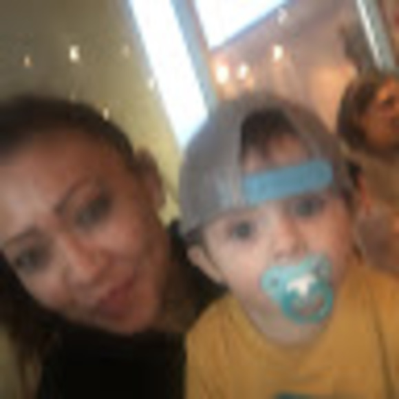 Profile Picture of Michy Gadbaw (@michyeliz22) on Poshmark