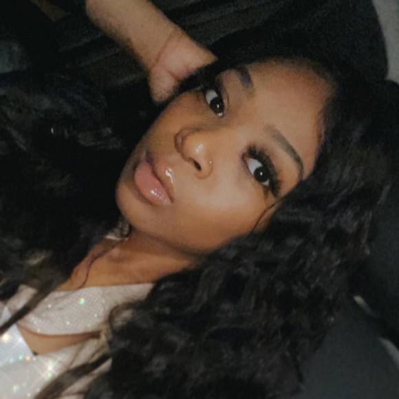 Profile Picture of Jada Scott (@queenjas__) on Poshmark