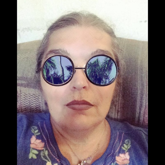 Profile Picture of Eunice Rojas (@goonie22) on Poshmark