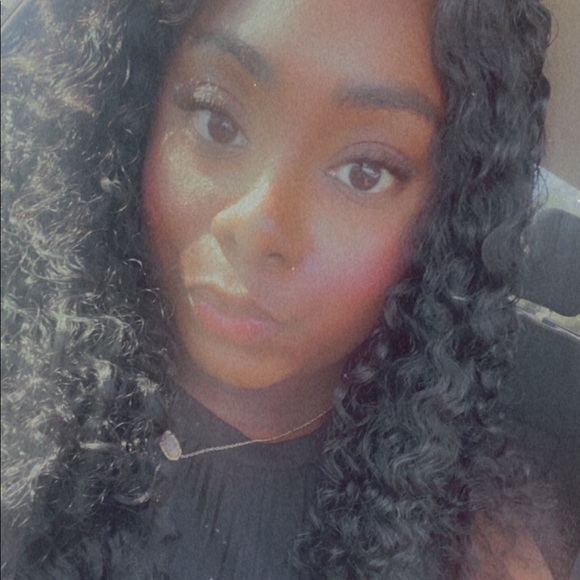 Profile Picture of Brandy Moore (@akahollywood) on Poshmark