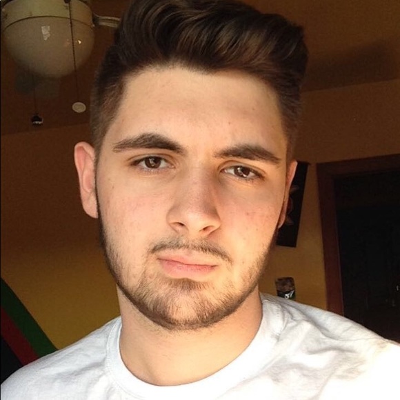 Profile Picture of Zachary Pulcini (@zpulcini) on Poshmark