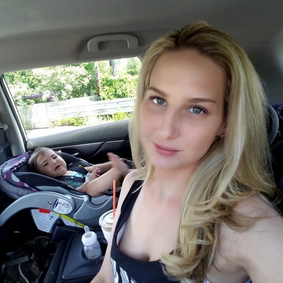 Profile Picture of Alysia Milionis (@alysiamilionis) on Poshmark