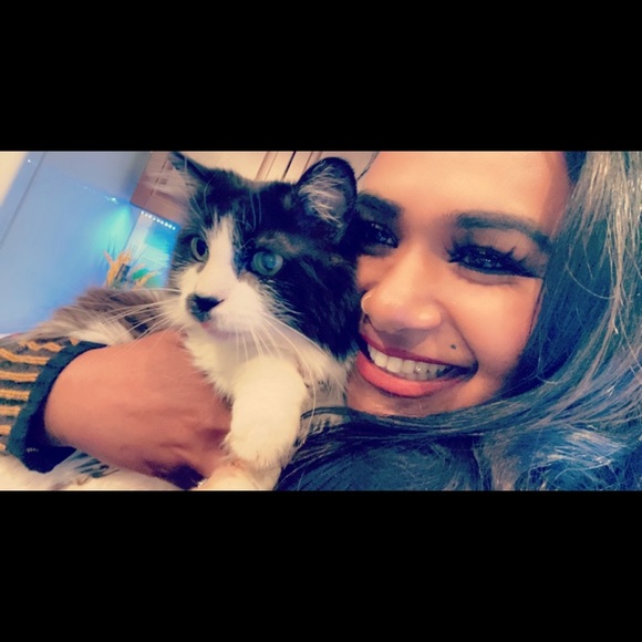Profile Picture of Ella Balasingam (@ellabella2791) on Poshmark
