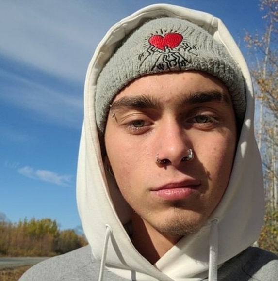 Profile Picture of Steven Vanbuskirk (@stevenvanbuskir) on Poshmark