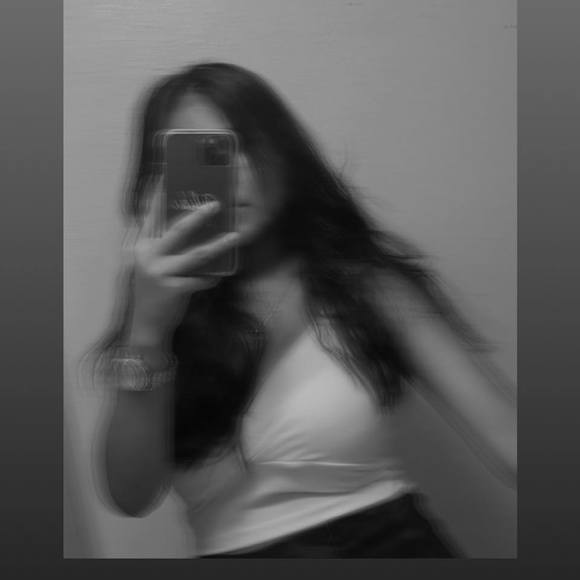 Profile Picture of Elvie Valido (@elvievalido) on Poshmark