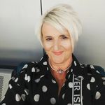 Profile Picture of Lois (@home_by_the_dee) on Instagram