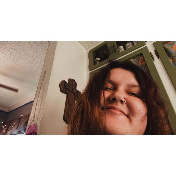 Profile Picture of Abbey Betker (@abbeybetker) on Poshmark