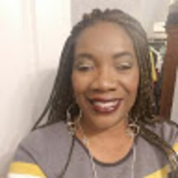 Profile Picture of Nichole Phillips (@nicholephill853) on Poshmark