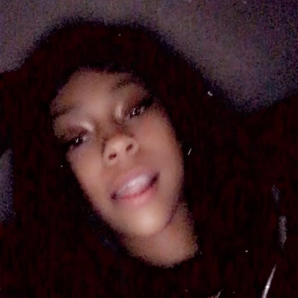 Profile Picture of Mymy Mymy (@mymy_mymy) on Poshmark