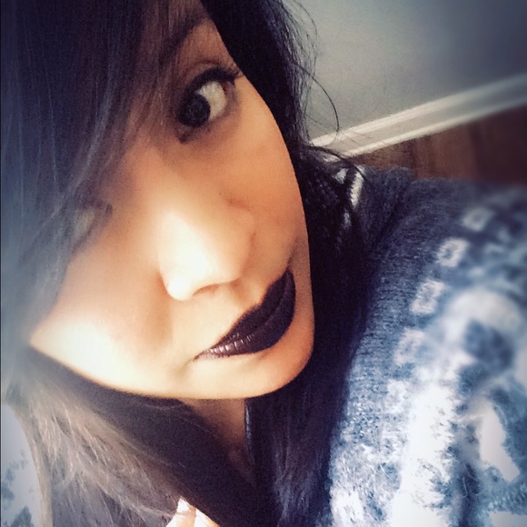 Profile Picture of Lili De jesus cantor (@xhulada2) on Poshmark