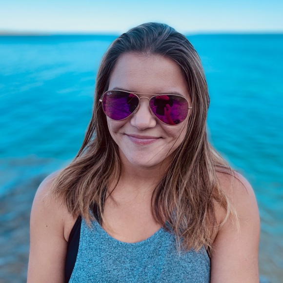 Profile Picture of Allison Niesen (@allieniesen) on Poshmark