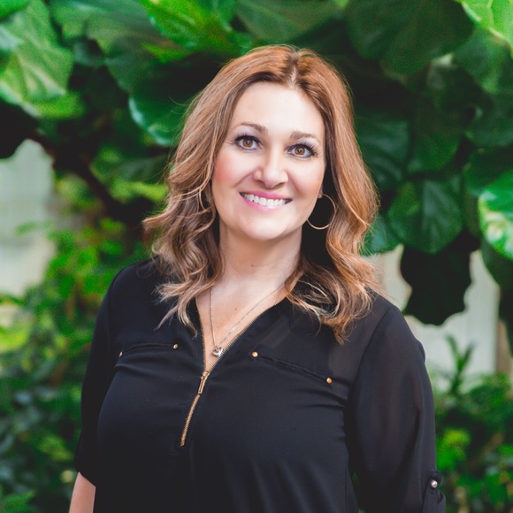 Profile Picture of Shonalie Biafore (@shonalie) on Poshmark