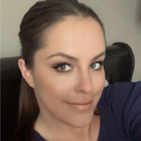 Profile Picture of Samantha Gammon (@canadianmama198) on Poshmark