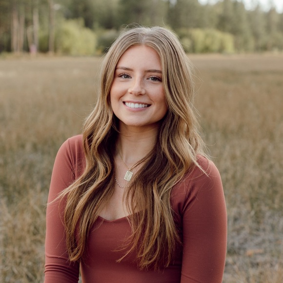 Emily Melgard - Poshmark Profile Picture of Emily Melgard (@emily_quillen) on Poshmark