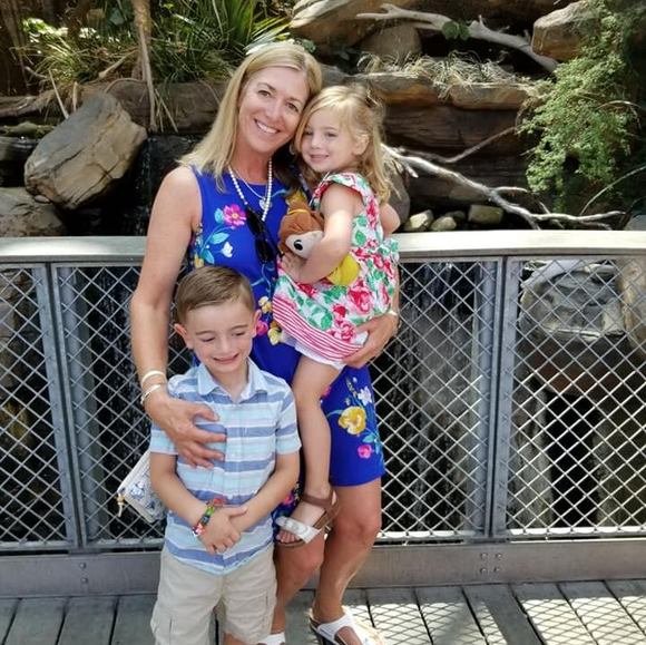 Cindy Favret - Poshmark Profile Picture of Cindy Favret (@cindyfavret) on Poshmark