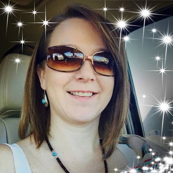 Profile Picture of Jami Best (@jamibest) on Poshmark
