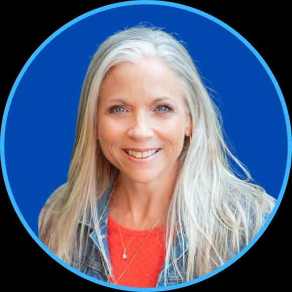 Profile Picture of Elizabeth Gilroy (@egilroy6) on Poshmark