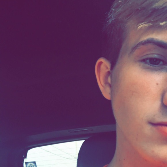Profile Picture of Blake Roberts (@s868891) on Poshmark